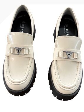 GUESS Cream Patent Chunky Platform Lug Sole Triangle Logo Shoes NWOB Size 7.5